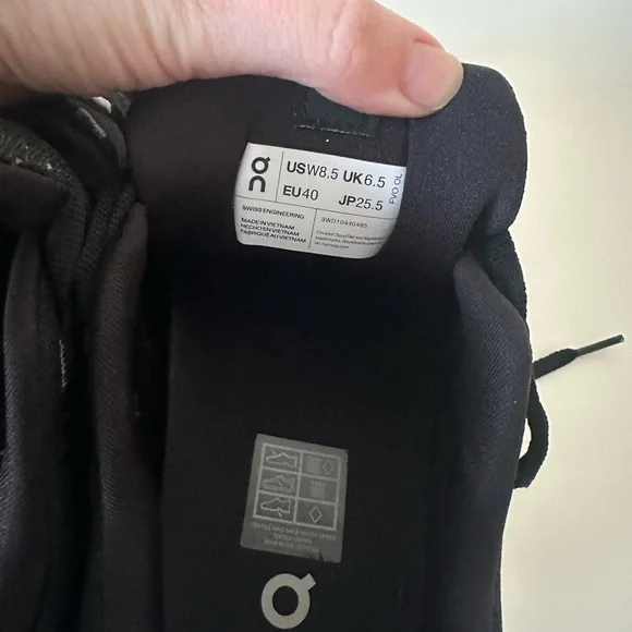 - On Cloudsurfer - Picture 7 of 7